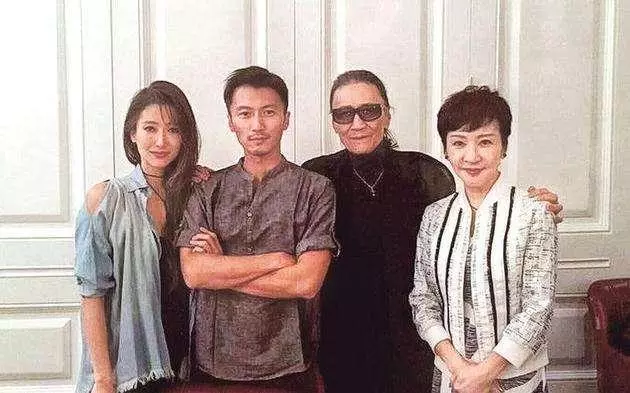 恭喜!謝霆鋒宣布謝家再添新成員,謝賢終於有孫女了,但是孩子生父不詳!