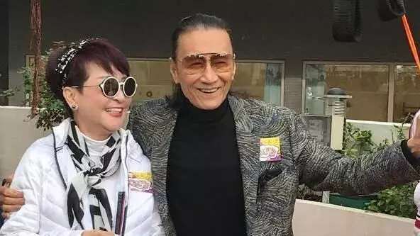 恭喜!謝霆鋒宣布謝家再添新成員,謝賢終於有孫女了,但是孩子生父不詳!