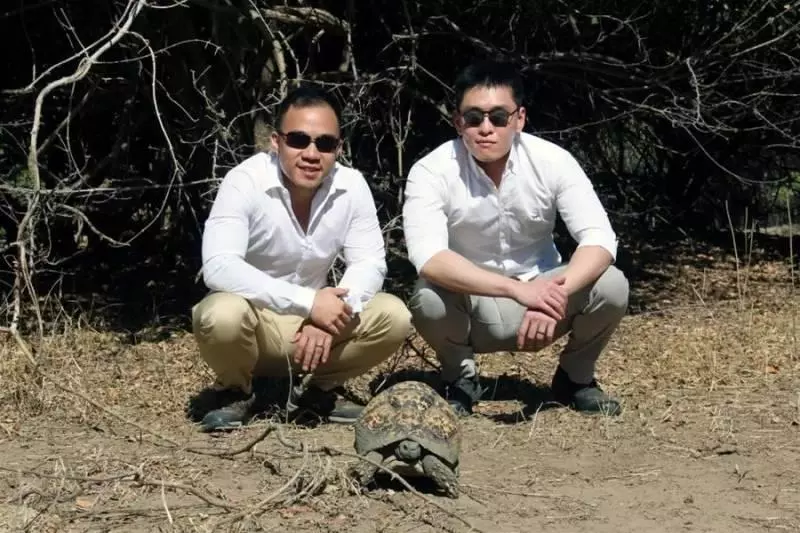 李光耀孫子與男友南非結婚現彩虹!家人出席,爺爺祝福 !