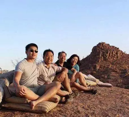 李光耀孫子與男友南非結婚現彩虹!家人出席,爺爺祝福 !