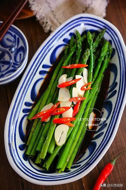 減肥餐里常見的蔬菜,燙一燙就可以上桌,平時多吃,腰圍越來越細