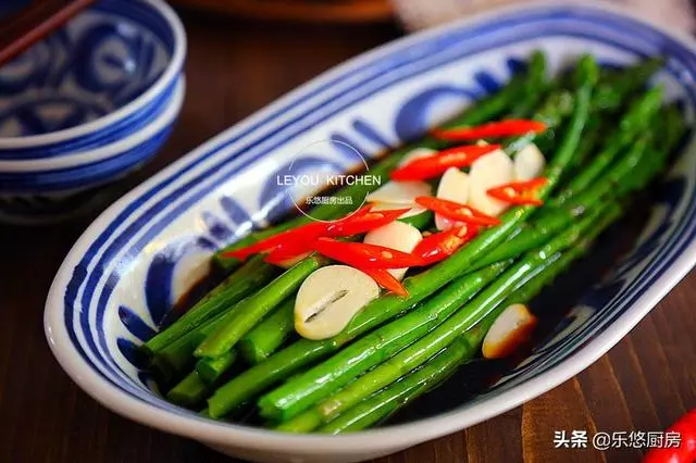 減肥餐里常見的蔬菜,燙一燙就可以上桌,平時多吃,腰圍越來越細