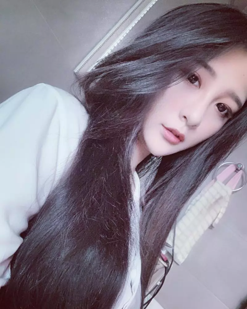 台泰混血最正女主播。