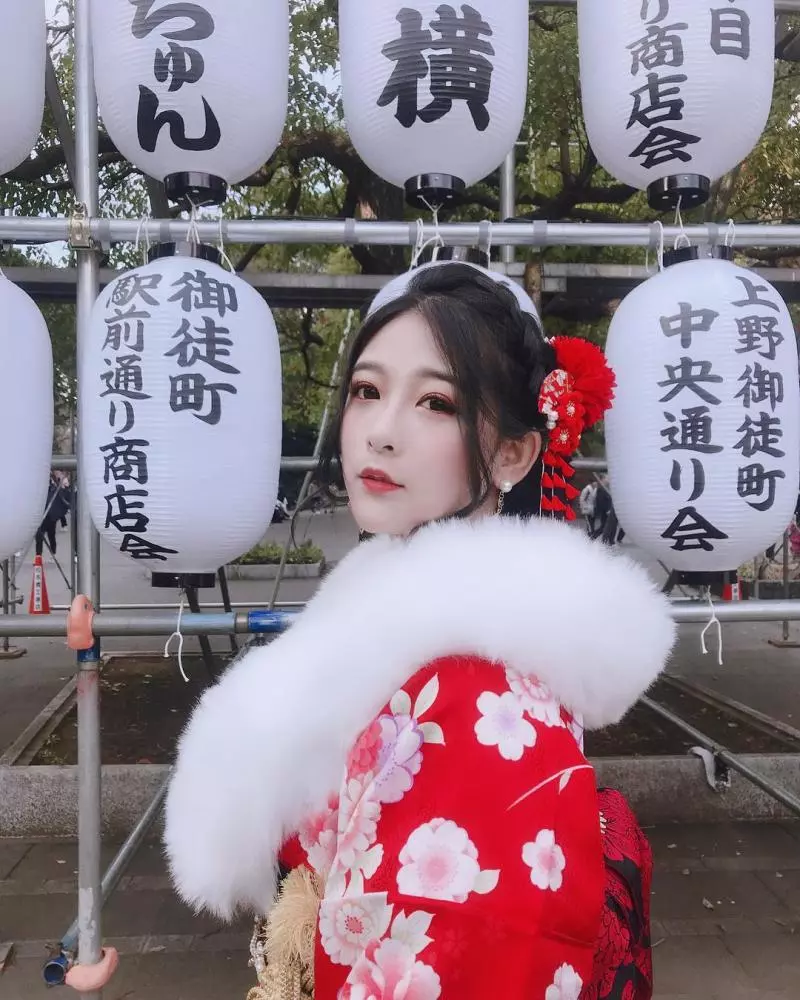 台泰混血最正女主播。