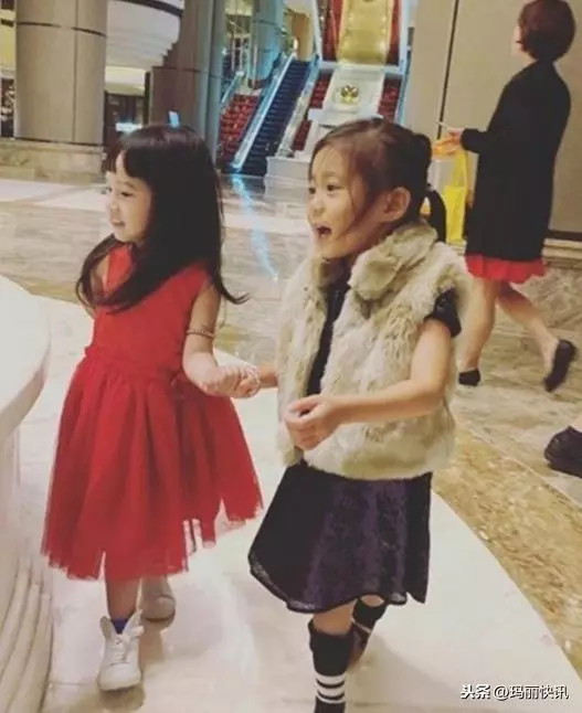 本以為咘咘都夠漂亮了,直到看到聶遠的小女兒,心都跟著化了!