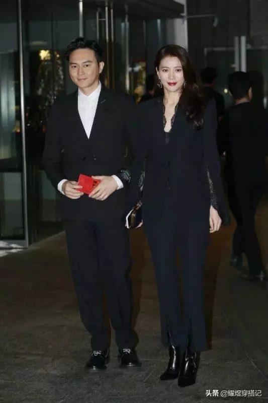 48歲袁詠儀「佛系」穿搭都美的高級,堪稱教科書時髦又氣質