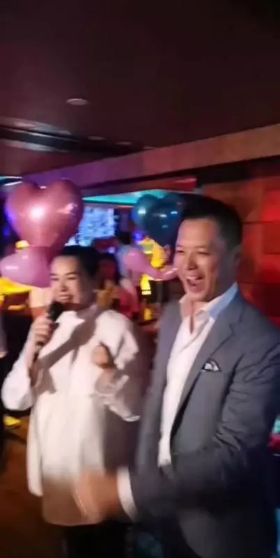 胡杏兒挺巨肚現身老公餐廳,稱產前最後露面並正式公開二胎性別