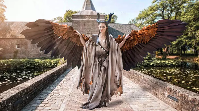 花150小時還原霸氣黑魔女! 正妹出場「翅膀瞬間飛揚」氣場十足