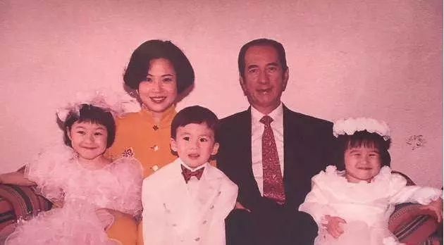 賭王妻子團豪宅:大房豪宅16億,三房僅1.6億,四房住皇宮!