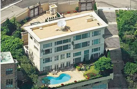 賭王妻子團豪宅:大房豪宅16億,三房僅1.6億,四房住皇宮!