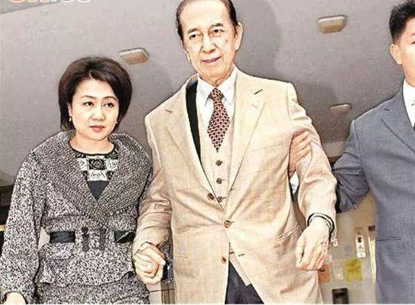 賭王妻子團豪宅:大房豪宅16億,三房僅1.6億,四房住皇宮!