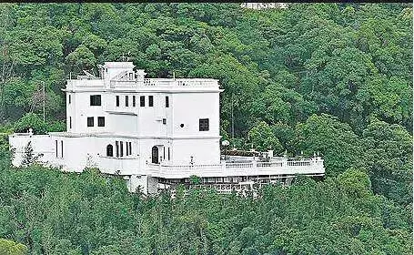 賭王妻子團豪宅:大房豪宅16億,三房僅1.6億,四房住皇宮!