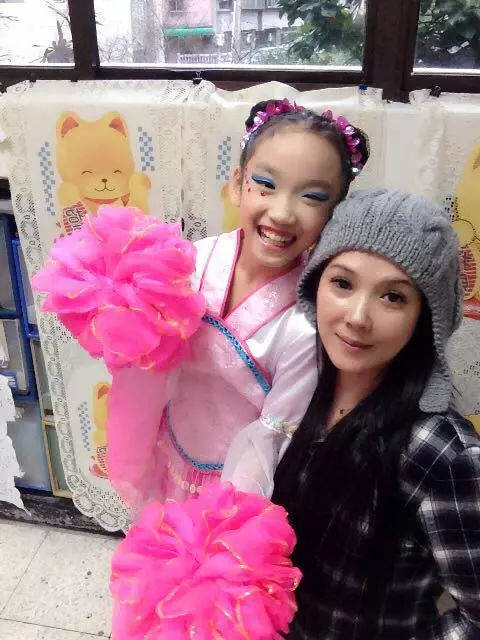 丁國琳當年一個人未婚產女,長大後女兒淚問:「有沒有後悔生我」她竟然說!