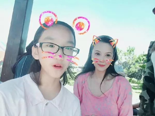 丁國琳當年一個人未婚產女,長大後女兒淚問:「有沒有後悔生我」她竟然說!