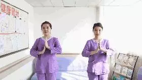 年紀大了記憶力下降,每天早晚活動一次,防止腦衰老、腦萎縮,方法很簡單