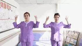 年紀大了記憶力下降,每天早晚活動一次,防止腦衰老、腦萎縮,方法很簡單