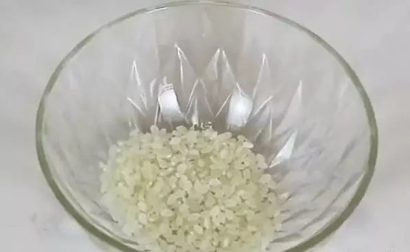 家裡老鼠太多別著急,撒點這個在地上,老鼠來多少滅多少,一隻也跑不了