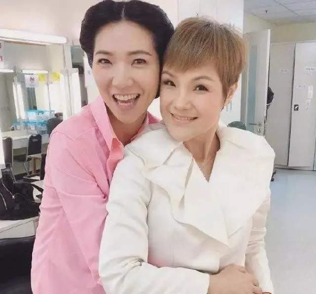 她是TVB中顏值超低的明星,40多歲和哈佛教授戀愛,情史令人吃驚