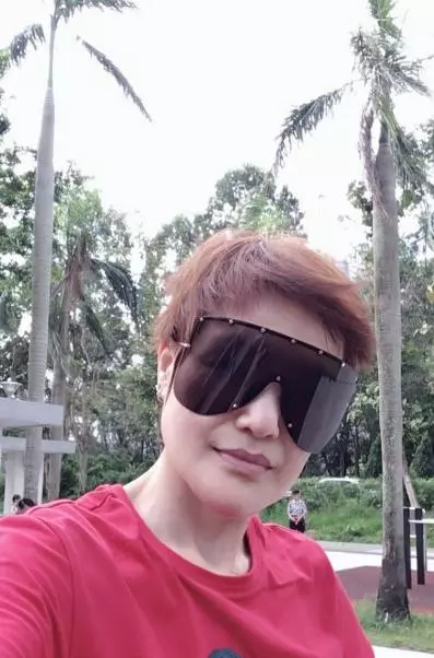 她是TVB中顏值超低的明星,40多歲和哈佛教授戀愛,情史令人吃驚