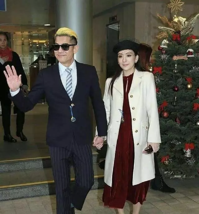 四大天王都是岳父命,郭富城六一曬妻女合照,冷酷舞王秒變女兒奴