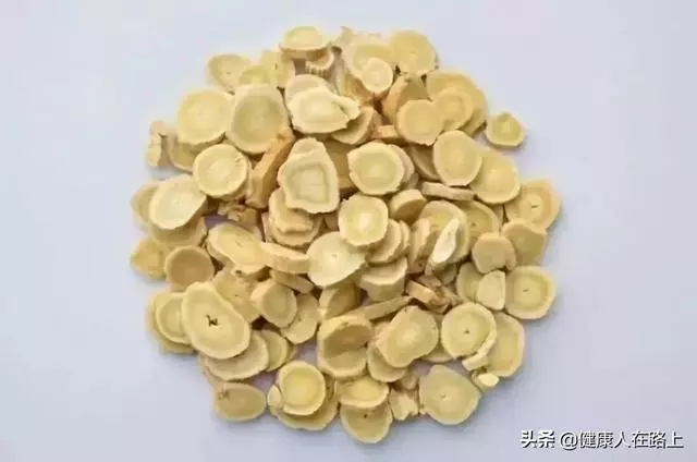 一杯黃芪水的功效,看了就知道啦!
