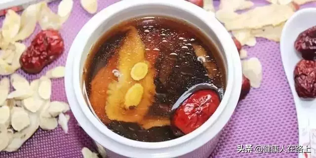 一杯黃芪水的功效,看了就知道啦!