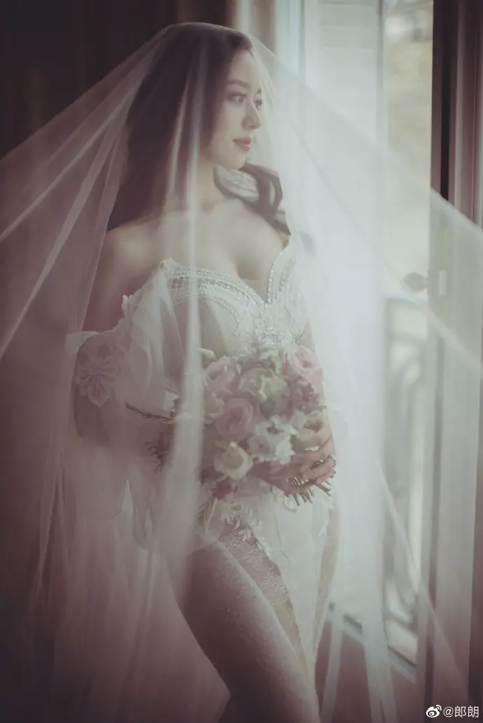 恭喜!鋼琴家郎朗閃電結婚⚡24歲德韓混血老婆美到出框!婚禮當天還邀請了天王出席~