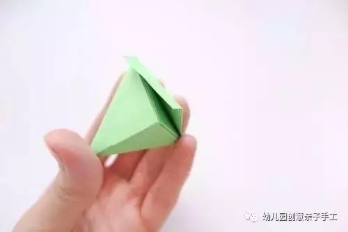 幼兒園親子手工之端午摺紙:折一紙龍舟與粽子,做節日的應景之作