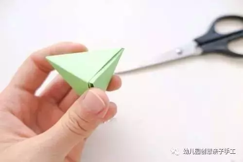 幼兒園親子手工之端午摺紙:折一紙龍舟與粽子,做節日的應景之作