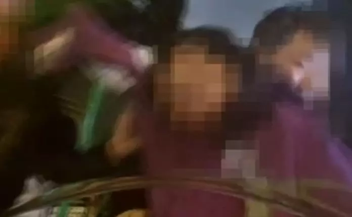 邊走邊滑手機!女學生掉八米深下水道…嚇哭