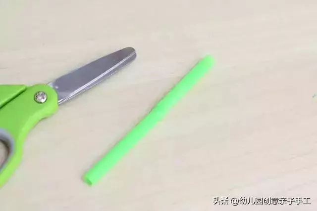 幼兒園創意親子手工之廢舊利用-捲紙筒巧妙改造成萬花筒