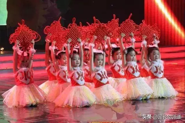 家長問:「老師,為啥六一表演我家孩子不是主角?」怎麼回答?