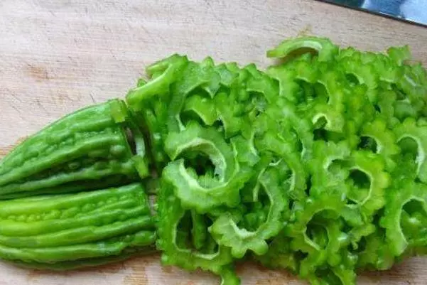 天然胰島素來了,【控糖瓜】搭配三種菜:降三高,護心管,患有糖尿病的人都在吃!