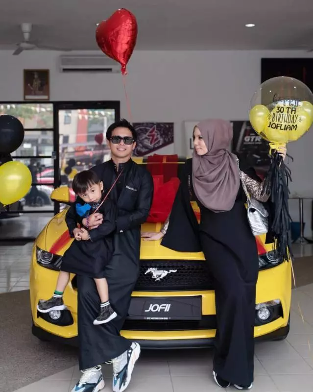 28歲馬來網紅買跑車送老公!價值RM599k,而且還是現金買~