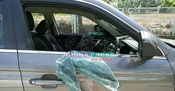 持刀劫車搶5公斤金飾 6悍匪分乘2車逃之夭夭