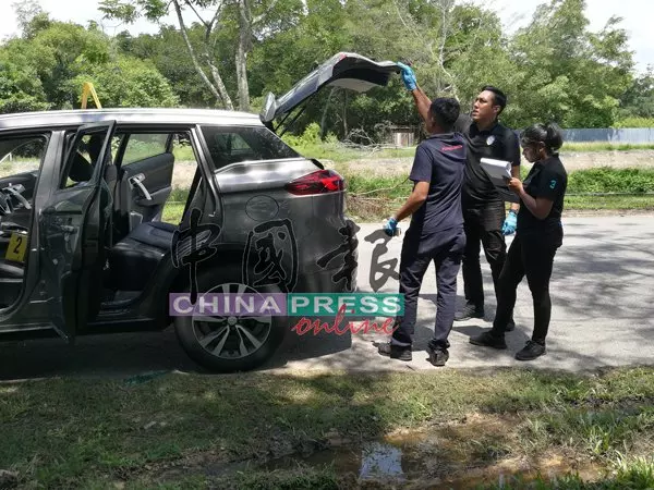 持刀劫車搶5公斤金飾 6悍匪分乘2車逃之夭夭