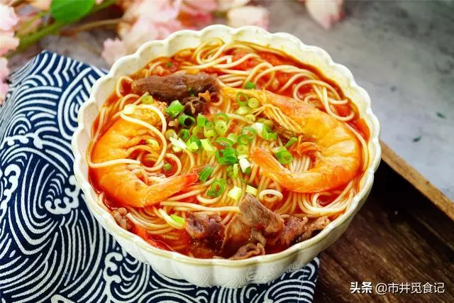 不管煮什麼面,用它做湯底准沒錯,酸爽開胃,夏天吃很適合