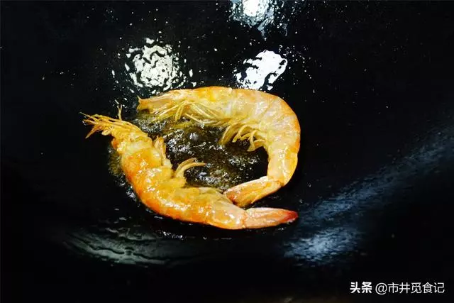 不管煮什麼面,用它做湯底准沒錯,酸爽開胃,夏天吃很適合