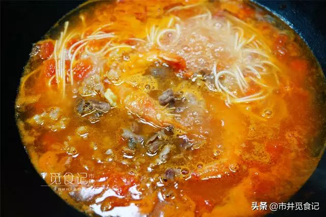 不管煮什麼面,用它做湯底准沒錯,酸爽開胃,夏天吃很適合