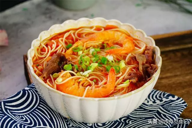 不管煮什麼面,用它做湯底准沒錯,酸爽開胃,夏天吃很適合