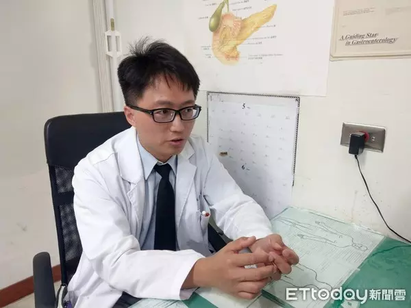 91歲阿嬤洗澡時意外摸到腋下有不明腫塊,檢查後竟是拇指30年黑痣癌變,當場嚇壞!