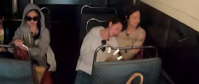小S初中藝術照曝光,臉型比姐姐精緻流暢,但氣質相差還是蠻大的!