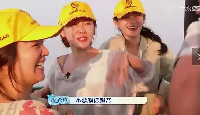 小S初中藝術照曝光,臉型比姐姐精緻流暢,但氣質相差還是蠻大的!