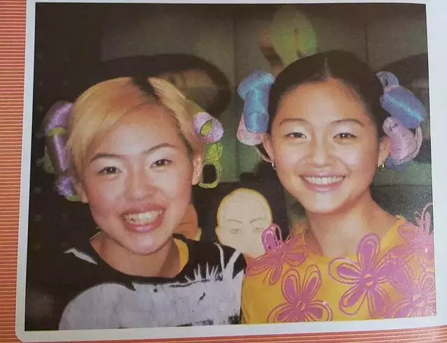 小S初中藝術照曝光,臉型比姐姐精緻流暢,但氣質相差還是蠻大的!