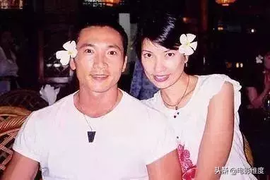 52歲「常威」鄒兆龍演技精湛,娶混血老婆生雙胞胎兒子,家庭幸福