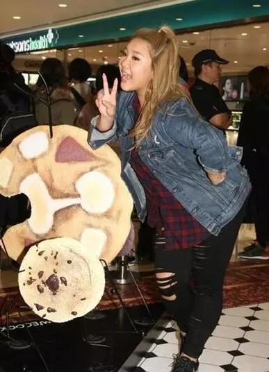 她是沈殿霞的女兒 體型直追母親 還記得你當年清瘦的樣子嗎?