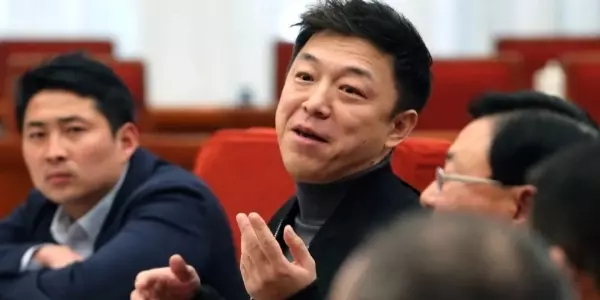 黃渤情商究竟多高?面見總理時,一句話逗笑總理!一般人做不到