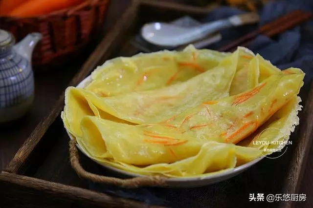 10道早餐餅,雞蛋、蔬菜都有,拌好麵糊就能烙,十幾分鐘上桌