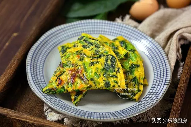 10道早餐餅,雞蛋、蔬菜都有,拌好麵糊就能烙,十幾分鐘上桌