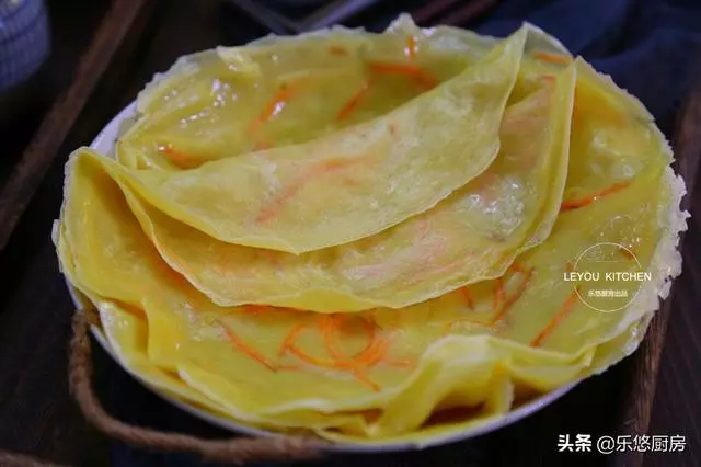 10道早餐餅,雞蛋、蔬菜都有,拌好麵糊就能烙,十幾分鐘上桌
